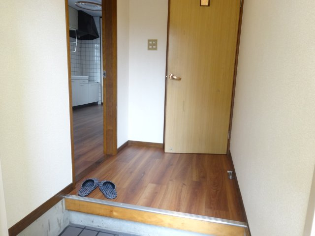 ハイツマドカの玄関