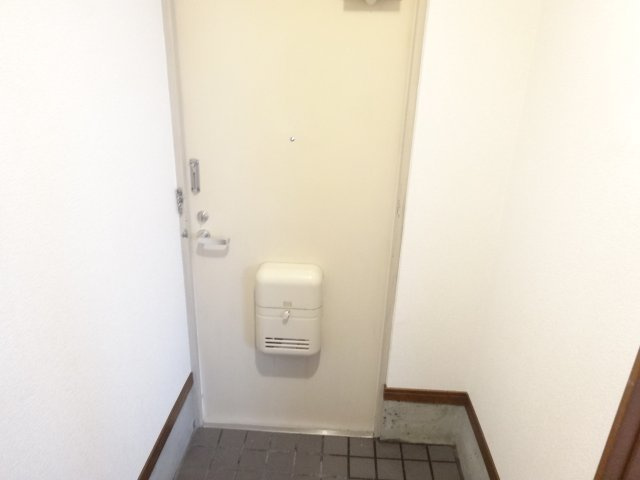 ハイツマドカの玄関