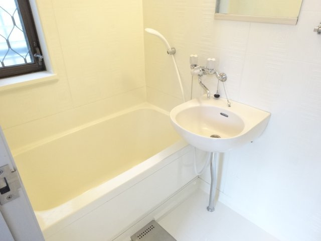 ハイツマドカの浴室