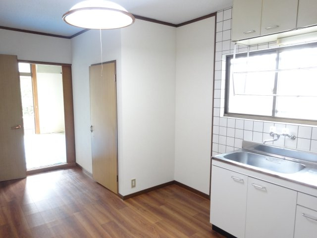 ハイツマドカの居間・リビング