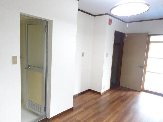 ハイツマドカの居間・リビング