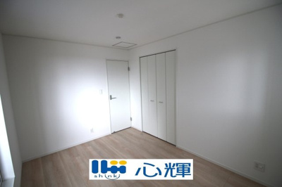 【洋室】 | クレイドルガーデン山陽小野田市鴨庄第９（3号棟） | 住まう方でカスタマイズして頂けるシンプルなデザインの内装。ご自身で素敵な空間を創り上げられます。