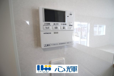 【設備】 | クレイドルガーデン山陽小野田市鴨庄第９（3号棟） | 給湯器リモコンです。お風呂のお湯はりや追い炊きが簡単にできます。
