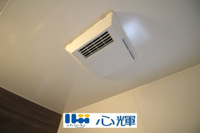 【設備】 | クレイドルガーデン山陽小野田市鴨庄第９（3号棟） | 浴室換気・乾燥・暖房機（本体）。冬場の予備暖房、夜間や梅雨時の衣類乾燥、カビ対策などに活躍します。