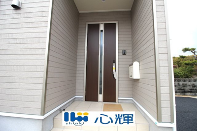 【玄関】 | クレイドルガーデン山陽小野田市鴨庄第９（3号棟） | 家の顔となる玄関。 ゲストを迎え入れても安心の空間です。
