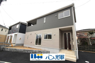 【外観】 | クレイドルガーデン山陽小野田市鴨庄第９（3号棟） | 明るい日差しが差し込む現地。車もゆったり駐めることができます。ぜひ現地をご覧ください。