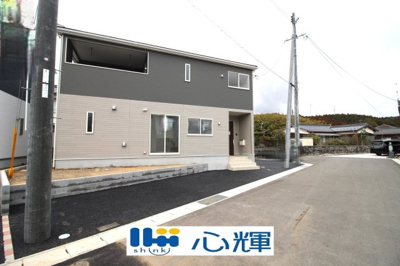 【前面道路含む現地写真】 | クレイドルガーデン山陽小野田市鴨庄第９（3号棟） | 整備された道路に面する現地は、コミュニティー以外の方々の出入りも少なく、お車の出し入れも楽々です。


