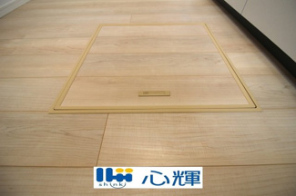 【収納】 | クレイドルガーデン山陽小野田市鴨庄第９（3号棟） | キッチン床下収納です。いざというときの非常食や使用頻度の低いものをコンパクトに収納します。