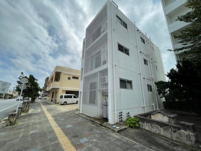 宮古島市平良字下里754-1　ONE　APARTMENTの外観