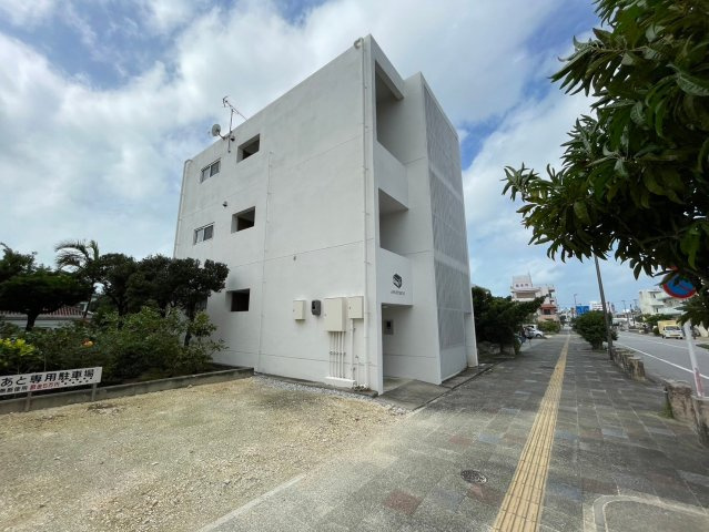 宮古島市平良字下里754-1　ONE　APARTMENTの外観