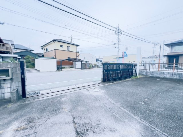 宇頭町貸店舗・事務所の駐車場