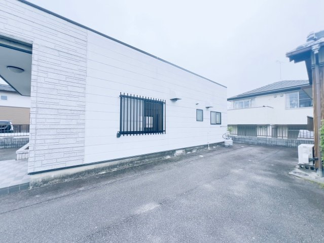 宇頭町貸店舗・事務所の駐車場