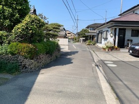 西条市大町1190-4　売土地の前面道路含む現地写真