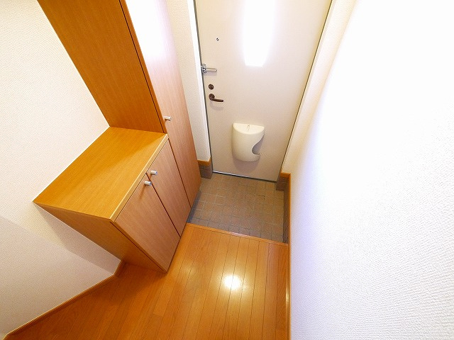 エクシージュⅠの玄関|収納もある玄関です