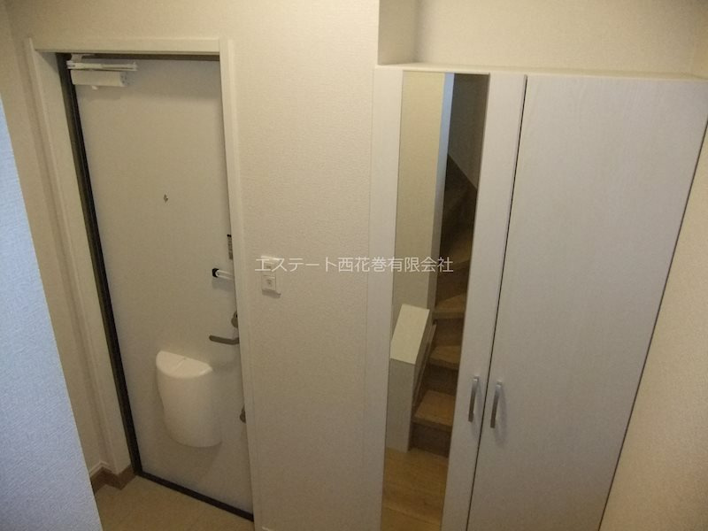 ぴのの玄関|姿見付きシューズボックス
