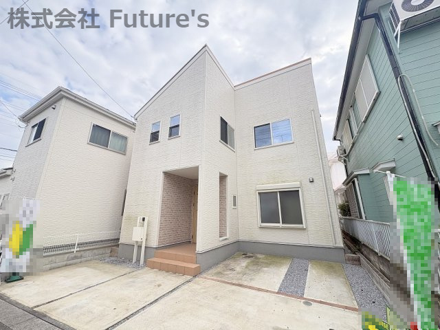 三郷市彦糸1丁目　中古戸建の外観|カースペース2台付きの中古戸建