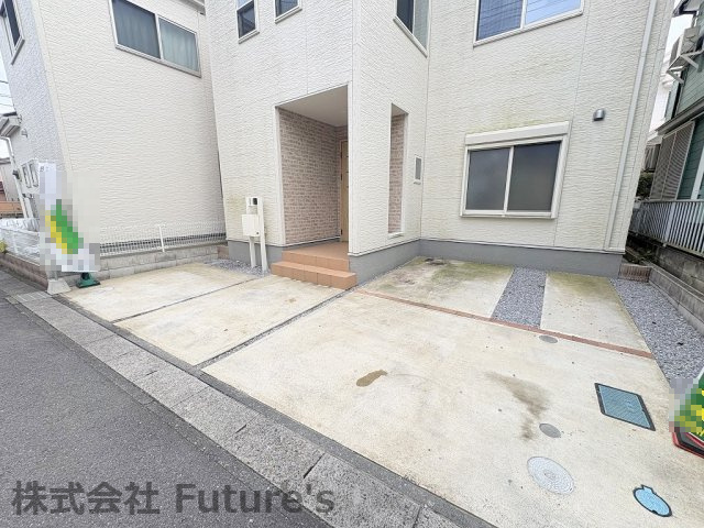 三郷市彦糸1丁目　中古戸建の駐車場|カースペース2台分確保