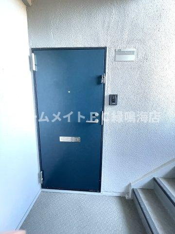 なるみグリーンコーポの玄関