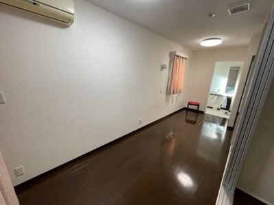 【寝室】 | 松下邸貸家 | 広くて明るい寝室