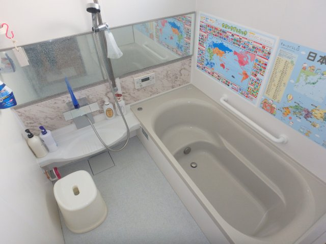 朝倉郡筑前町依井　中古一戸建の浴室|1坪タイプの浴室です。換気・暖房・乾燥の機能が付いています。