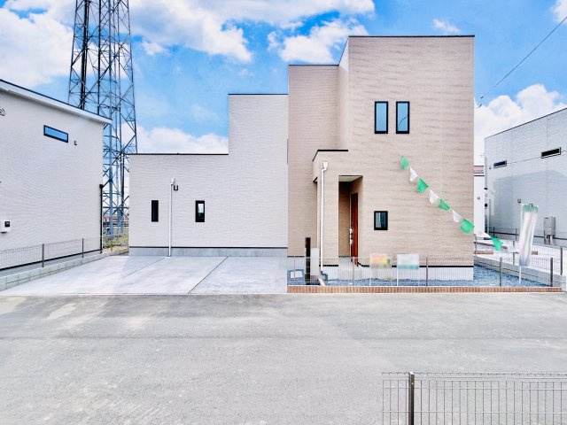 伊勢崎市国定町1丁目の外観|お車３台駐車可能◎