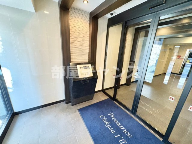 プレサンス千種アイルのエントランス