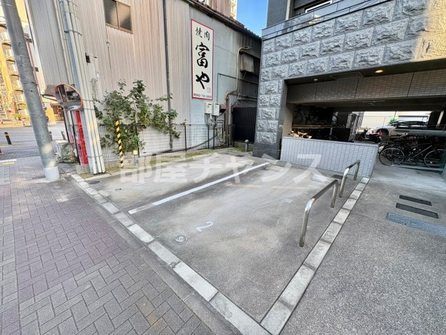 プレサンス千種アイルの駐車場