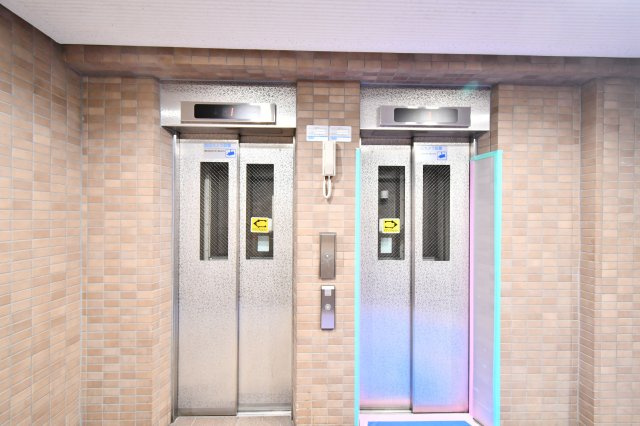 与野パークスクエアのその他共用部分|エレベーターは2基設置されております(^^)/朝のラッシュの時間帯にも安心ですね！大荷物を抱えているときやお子様を抱っこしているときでも楽々昇降できます♪