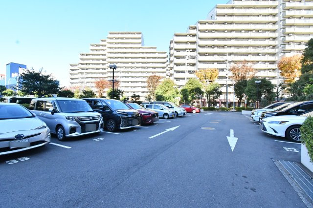 与野パークスクエアの駐車場|『物件を今日見てみたい』といった当日のご案内、同条件などの物件、他社様掲載物件もご紹介可能！一日でまとめて内覧したい方、ぜひ当社までお問い合わせ下さい☆彡スタッフ一同皆様のご連絡お待ちしております！