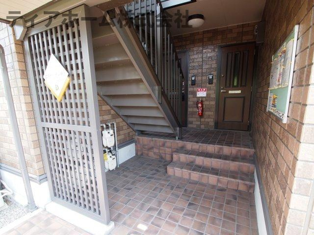 ロイヤルガーデンD棟のエントランス