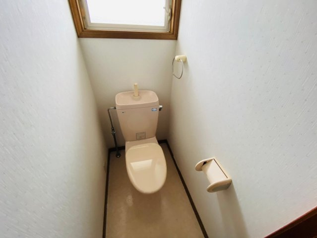 八街市吉倉　中古戸建のトイレ