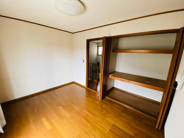 八街市吉倉　中古戸建の洋室