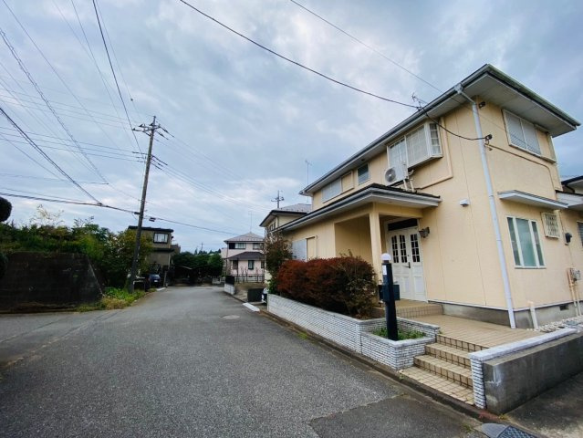 八街市吉倉　中古戸建の前面道路含む現地写真