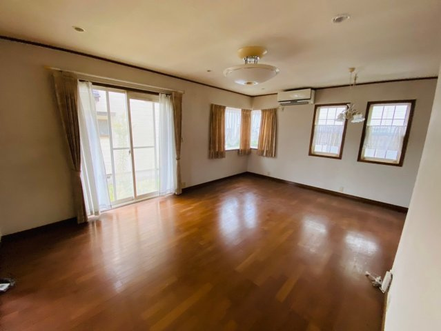 八街市吉倉　中古戸建の居間・リビング