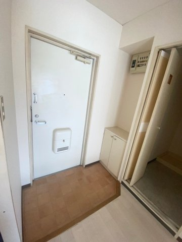 サンライズマンションの玄関