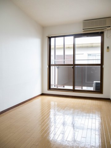 ウィル久保の洋室