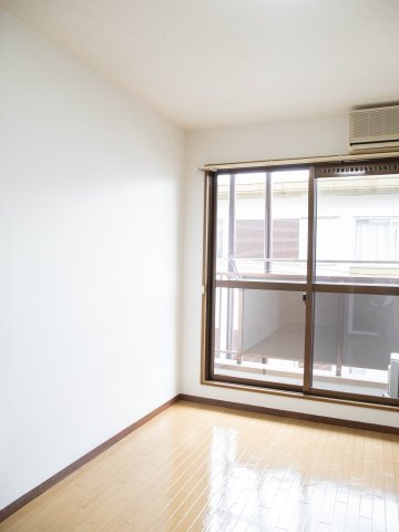 ウィル久保の洋室