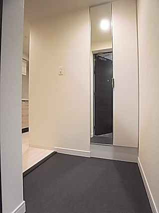 プレサンス神戸元町ベルシオンの玄関