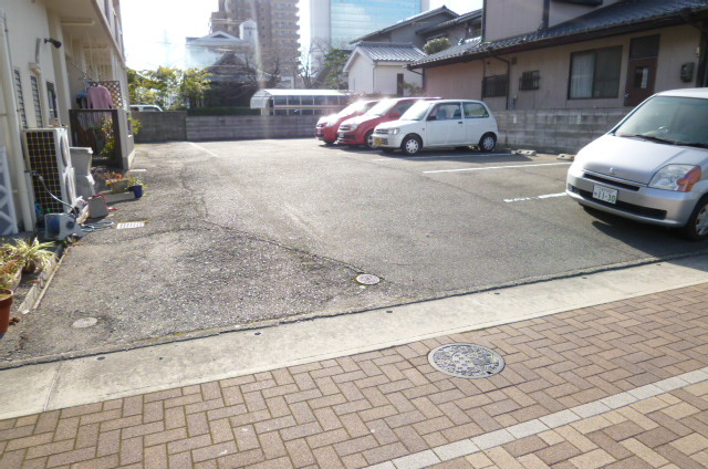 城南ヒルズ【キャッシュバック対象物件】の駐車場