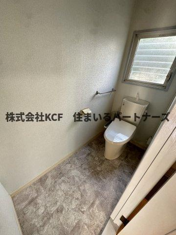 国分ガーデンハイツH棟のトイレ|落ち着いた色調のトイレです