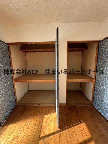 国分ガーデンハイツH棟の収納|専用の収納スペースです