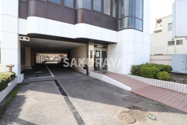 あしかがビルのエントランス