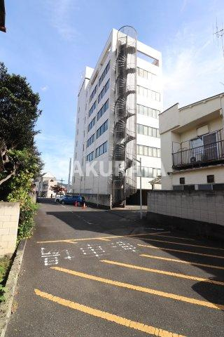 あしかがビルの駐車場