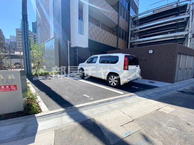 ファステート名古屋駅前アルティスの駐車場