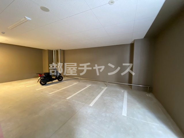 ファステート名古屋駅前アルティスの駐車場