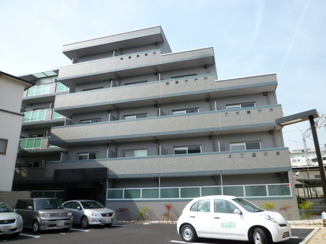 Uluru東向日の外観