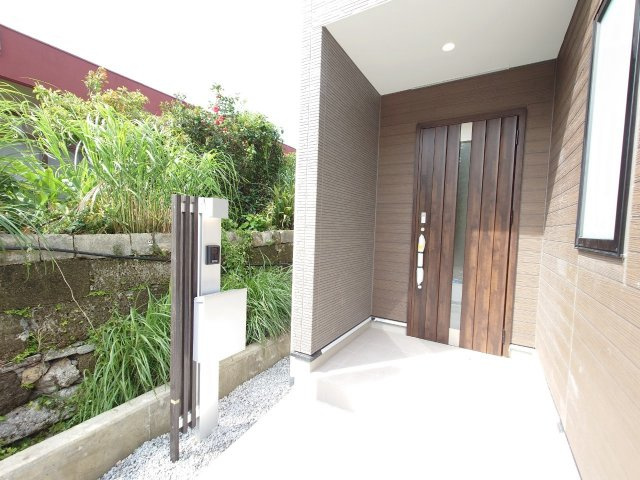 グラファーレ　南城市大里稲嶺-1号棟（全3棟）のエントランス