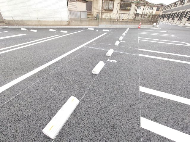 ヴィスタブライトDの駐車場