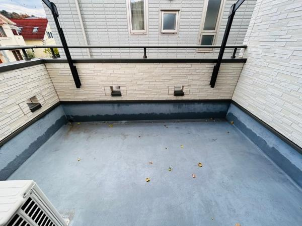 【バルコニー】 | 広々したバルコニーでお洗濯も楽ちん♪