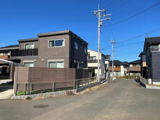 【前面道路含む現地写真】 | 角地で前面道路6ｍ